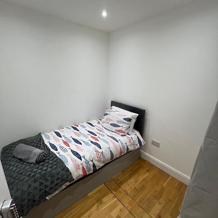 Good Priced Single Rooms In Northolt Northolt  Exterior photo