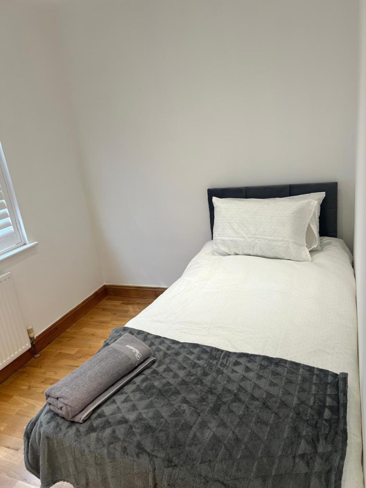 Good Priced Single Rooms In Northolt Northolt  Exterior photo