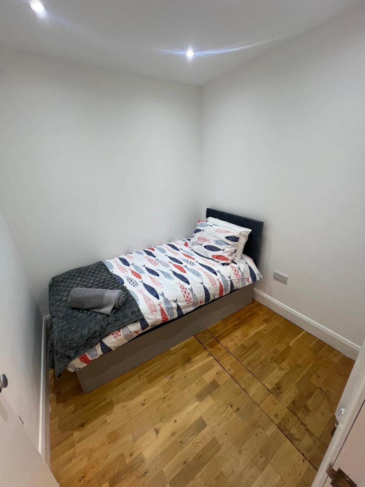 Good Priced Single Rooms In Northolt Northolt  Exterior photo