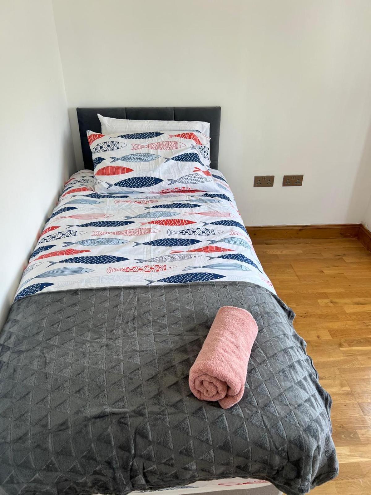 Good Priced Single Rooms In Northolt Northolt  Exterior photo