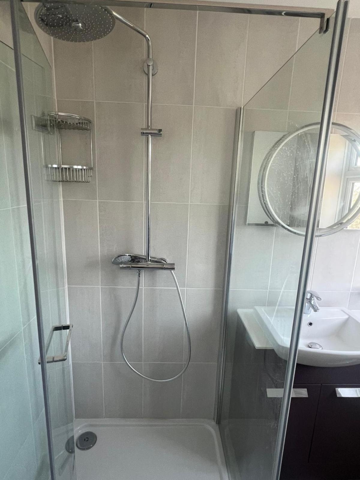 Good Priced Single Rooms In Northolt Northolt  Exterior photo