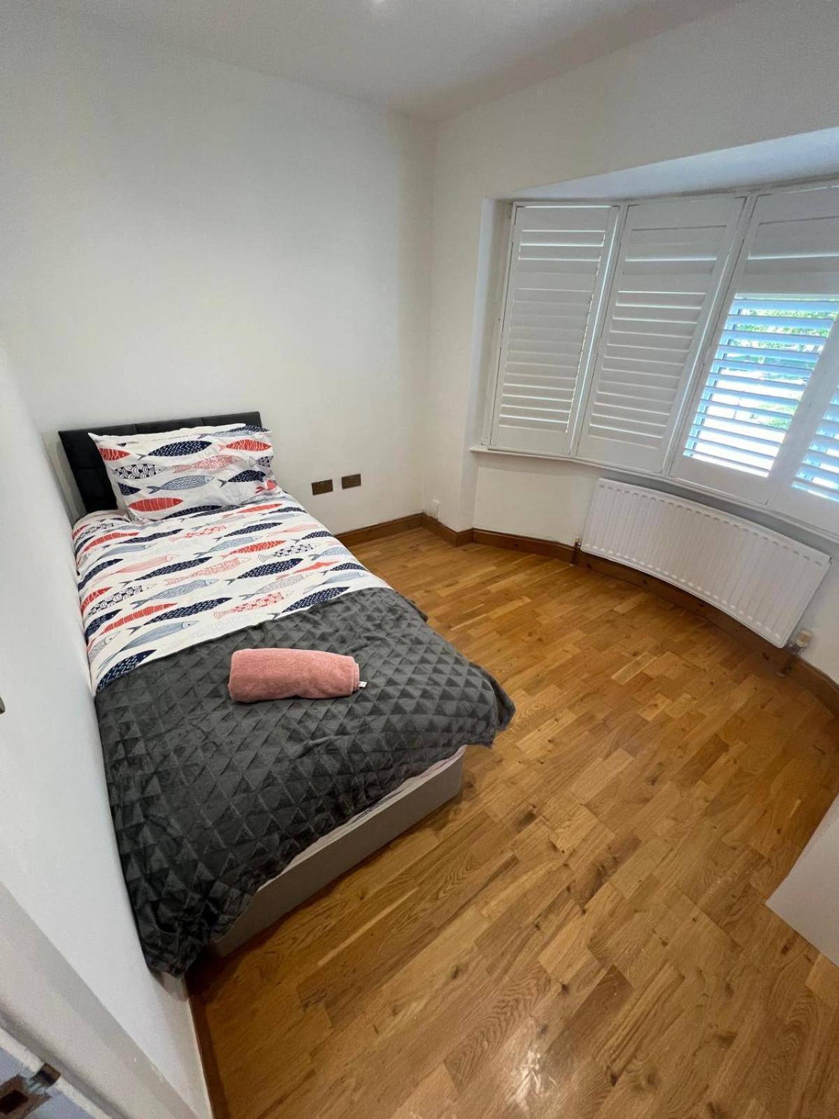 Good Priced Single Rooms In Northolt Northolt  Exterior photo