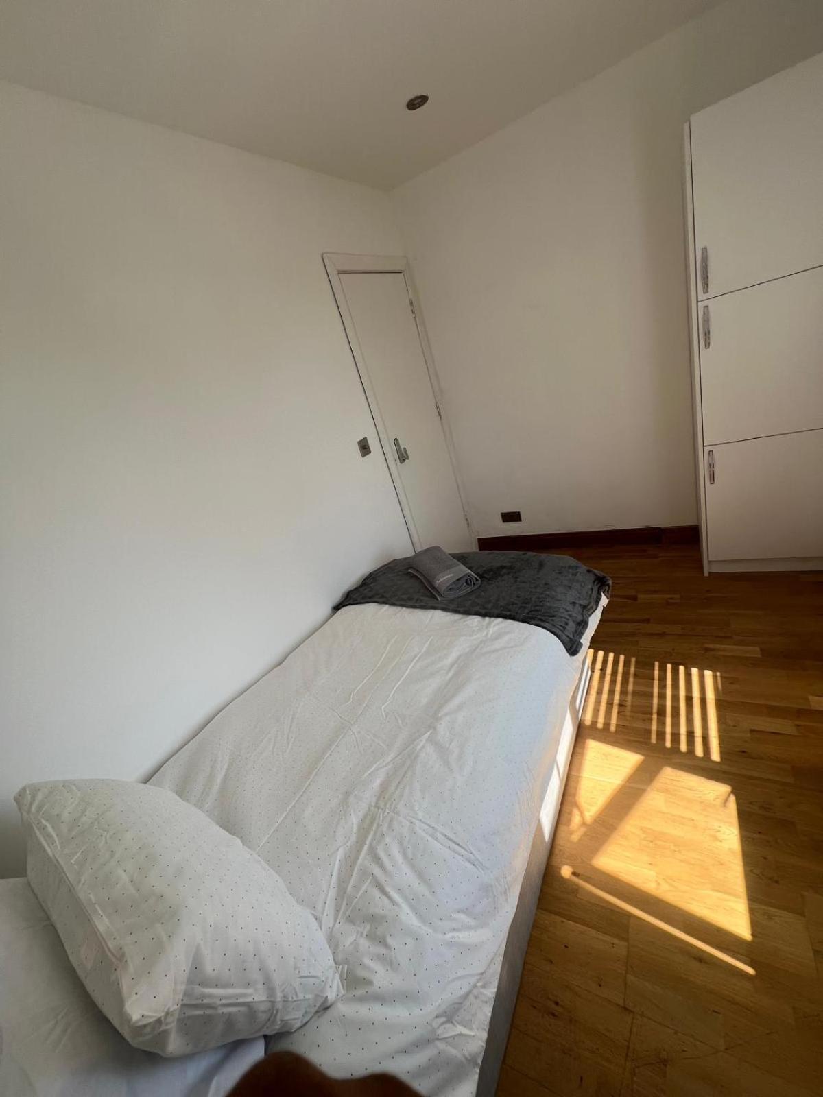 Good Priced Single Rooms In Northolt Northolt  Exterior photo