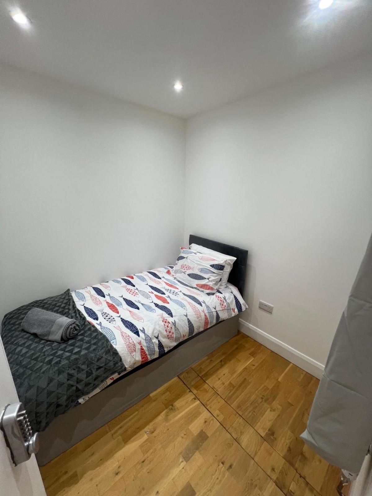 Good Priced Single Rooms In Northolt Northolt  Exterior photo